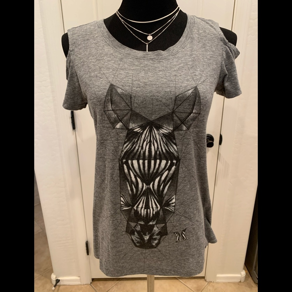 Hurley cold shoulder zebra t-shirt 🌸Size Medium